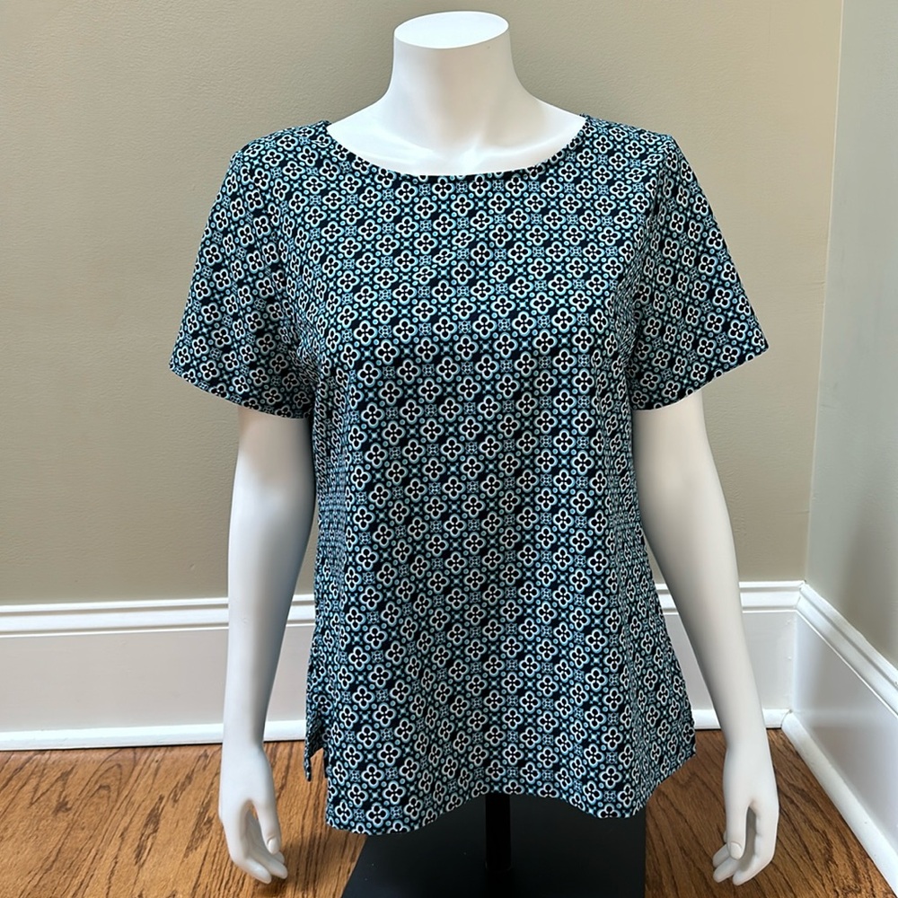 Van Heusen women’s L navy short sleeve blouse